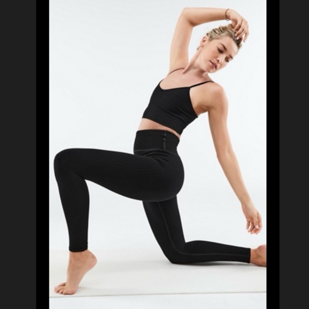 Fabletics High-Waisted Seamless Ribbed Legging Black - Picture 2 of 11